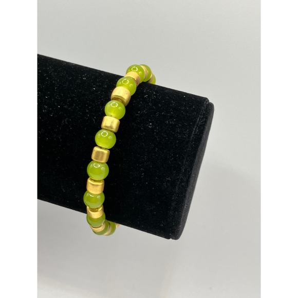 Natural Green Agate Beads with Gold-Tone Beads Elastic Gemstone Bracelet! - Picture 5 of 6